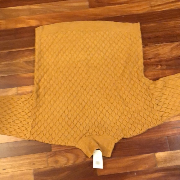 Wonderly Brand- Oversized Gold Sweater - Picture 8 of 8